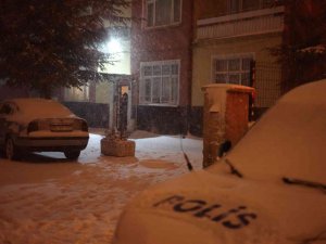 Evde Bıçaklanarak Öldürülmüş Halde Bulundu
