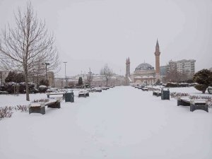 Sivas’ta 277 Yerleşim Yerinin Yolu Ulaşıma Kapandı