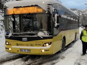 Fatih’te 3 İ̇ett Otobüsü Kardan Dolayı Yolda Kaldı