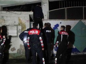 Hırsızları Yakalamak İçin Düz Duvara Tırmandılar