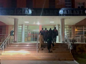 İ̇zmir’de Suç Operasyonu: 8 Kişi Tutuklandı