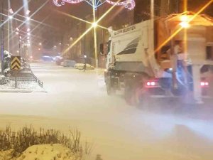 Nevşehir’de Kar Temizliği Ve Tuzlama Çalışmaları Devam Ediyor