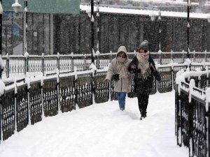 Gümüşhane Mart Ayında Beyaz Gelinliğini Giydi