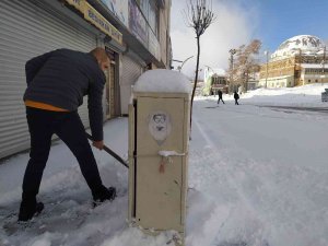 Başkale’de 37 Yerleşim Yerinin Yolu Ulaşıma Kapandı