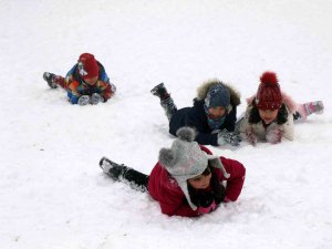 Çocuklar Dersteyken Tatil Haberi Geldi