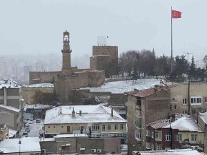 Niğde Beyaza Büründü