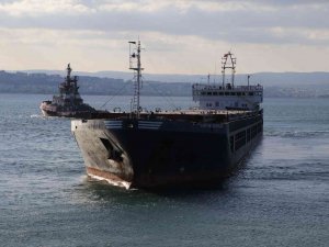 Çanakkale Boğazı’nda Karaya Oturan Gemi Kurtarıldı
