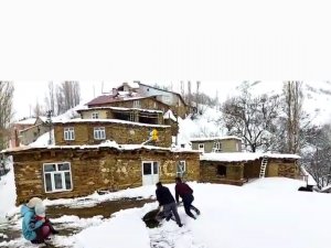 Bahçesaray’da Kar Yağışı