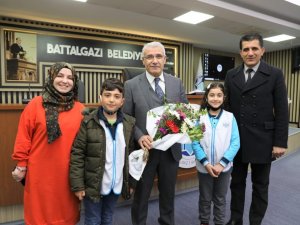 Minik Öğrencilerden Başkan Güder’e Soru Yağmuru