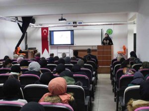Salihli’de Gençlere Sosyal Medya Semineri