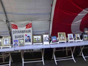 Hdp Önünde Evlat Nöbeti Tutan Ailelerin Direnişi 921. Gününde Sürüyor