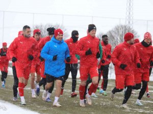 Sivasspor Kar Altında Çalıştı