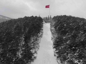 Kar Yağışı Sonrası Aydos Ormanı’nda Kartpostallık Görüntüler Oluştu