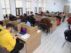 Karaköprü Okuma Evlerinde Hizmet Saatleri Uzadı