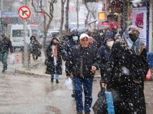 Kar, Elazığ’ı Etkisi Altına Aldı