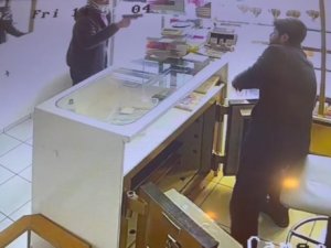 Diyarbakır’da Kuyumcu Soygunu: 4 Bileziği Cebine Koyup Silah Çekti