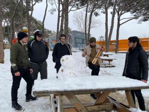 Çamlıca Tepesi’nde Çocuklar Karın, Aileler Manzaranın Tadını Çıkardı