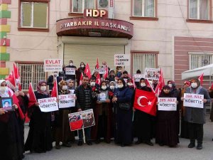Diyarbakır’da Evlat Nöbetinde Olan Aileler Direndikçe Sayıları Artıyor