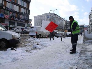 Sultanbeyli Belediyesi Karla Mücadele Çalışmalarını Sürdürüyor