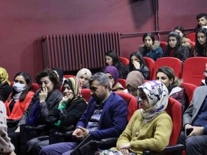 Yazar-şair Engin, Öğrencilerle Buluştu