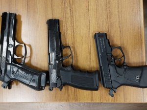 Polis Uygulamasına Takılan Şahıslarda Silah Yakalandı