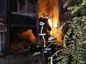 Manavgat’ta Mobilya Atölyesinde Yangın