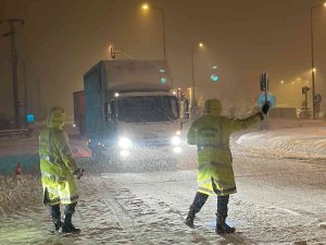 Zonguldak Yolu Uzun Araç Geçişine Kapatıldı