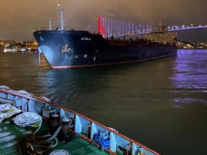15 Temmuz Şehitler Köprüsü Altında Makine Arızası Yapan 183 Metrelik Atoll İsimli Tanker Gemisi Sürüklendi