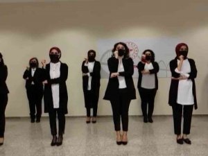 Sağlık Çalışanları İşaret Dili İle İ̇stiklal Marşı’nı Söylediler