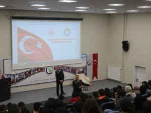 Üniversite Öğrencileri Jandarmayı Öğrendi