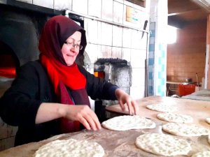Kadın Fırıncı 30 Yıldır Ekmeğini Hamurdan Çıkartıyor