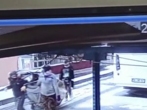 Sultanbeyli’de Kar Yağışına Rağmen Kapı Önünde Ne Buldularsa Çaldılar