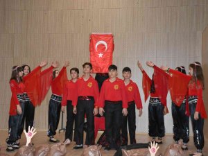 İ̇stiklal Marşını En Güzel Okuyanlar Ödüllendirildi