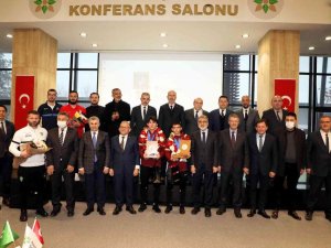 Kayseri Şeker Şampiyon Sporcularını Ödüllendirdi