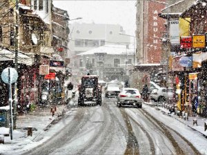 Balıkesir’de Kar Yağışı Kartpostallık Görüntüler Oluşturdu