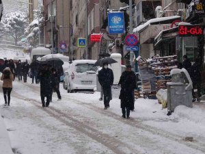 Bursa’da Kar Esareti..yollar Kapandı