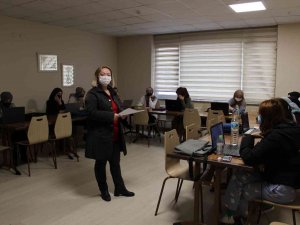 Genç Kızlara Bilgisayar Eğitimi