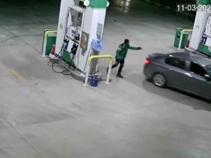 Aracının Deposunu Doldurup Parasını Ödemeden Kaçtı