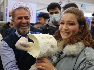 Üniversiteli Öğrencilere Dondurma Şov