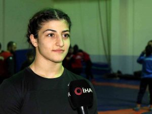 Türkiye Şampiyonu Ahıskalı Elvira’nın Hedefi Ay- Yıldızlı Mayoyla Dünya Şampiyonluğu