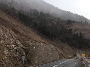 Artvin’de Heyelan Anı Cep Telefonu Kameralarına Böyle Yansıdı