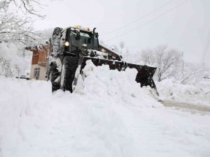 Başkan Kibar: "Yollarımızı Açık Tutmak İçin Ekiplerimiz Yoğun Bir Çaba Gösteriyor"