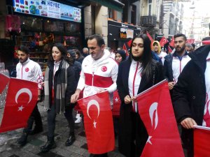 Milli Sporcular Gençlerle İ̇stiklal Marşı’nı Okudu