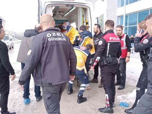 Olimpik Havuzda Boğulma Tehlikesi Geçiren Vatandaşın Hayati Tehlikesi Sürüyor