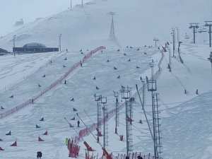 Snowboard Türkiye Şampiyonası Palandöken’de Başladı