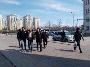 Yüz Binlerce Lirasını Yediği Üvey Teyzesini Öldüren Zanlı Yakalandı
