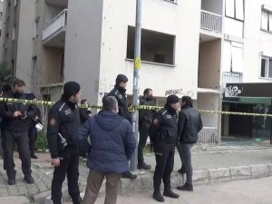 Depremde Hasar Gören Binada Üzerine Asansör Düşen Kişi Hayatını Kaybetti