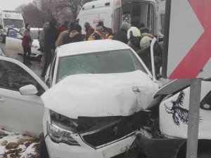 Mardin’de Otomobil İle Minibüs Çarpıştı: 5 Yaralı