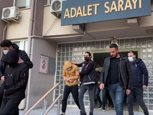 Kaçarken Polis Otosuna Çarpan Zehir Tacirleri Tutuklandı