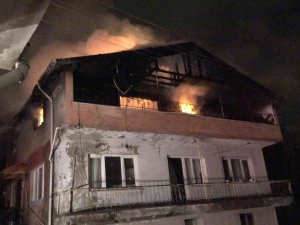 4 Kişilik Ailenin Yaşadığı Ev Alevlere Teslim Oldu